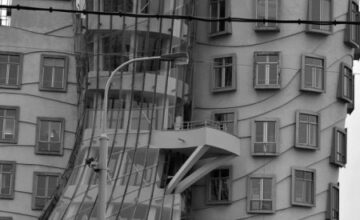prague-1536528_1280-677x1024-450x700-1