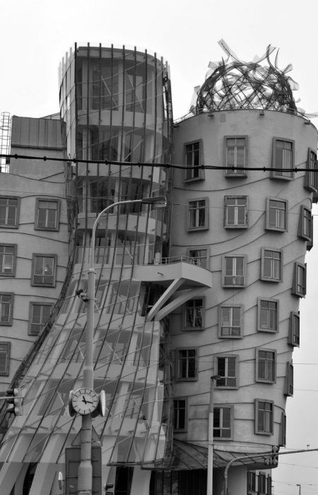 prague-1536528_1280-677x1024-450x700-1